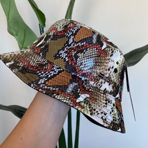 NWT STEVE MADDEN SNAKESKIN BUCKET HAT